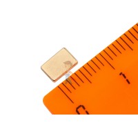 Неодимовый магнит прямоугольник 20х10х3 мм с зенковкой 3/6 мм - Неодимовый магнит прямоугольник 6х4х1 мм, золотой