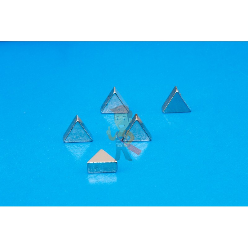 Неодимовый магнит треугольник 10х10х4 мм - фото 5